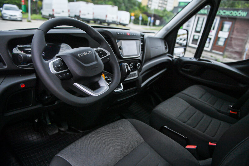 Samochód z wypożyczalni samochodów - Wypożycz Bus w Rzeszowie