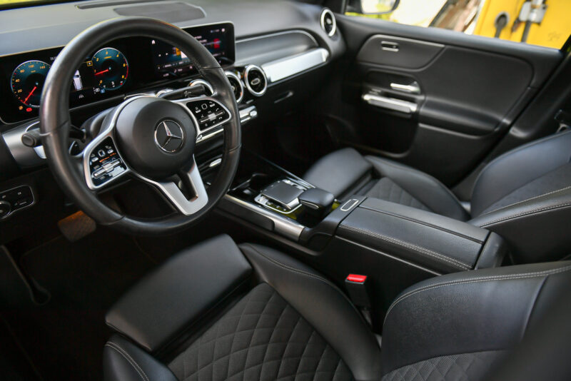 Samochód z wypożyczalni samochodów - Wypożycz Bus w Rzeszowie