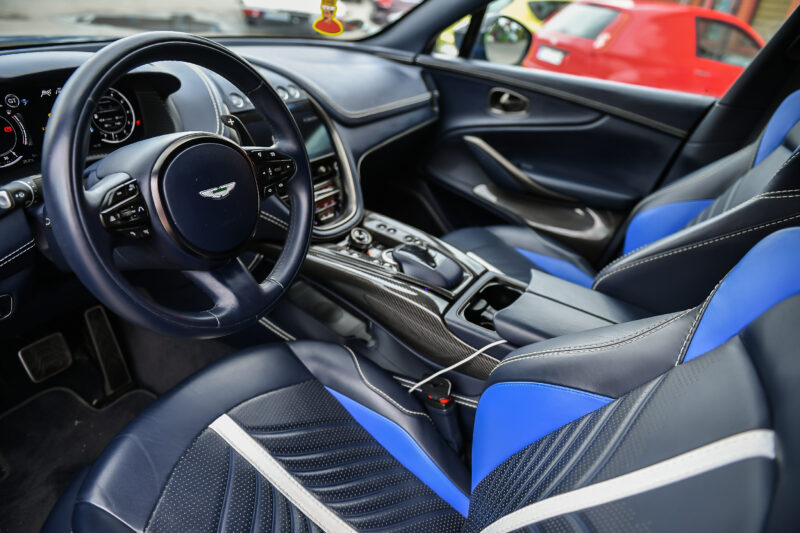 Samochód z wypożyczalni samochodów - Wypożycz Bus w Rzeszowie