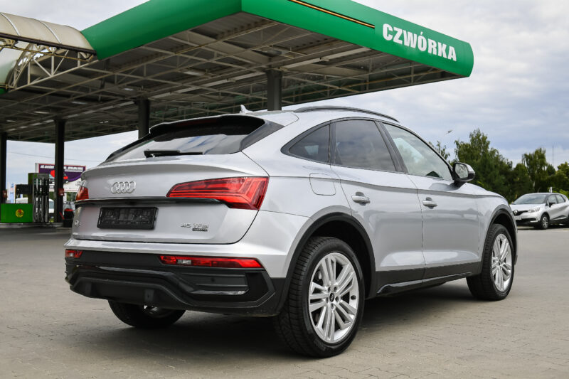 Samochód z wypożyczalni samochodów - Wypożycz Bus w Rzeszowie