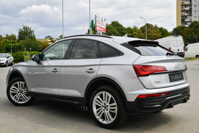 Samochód z wypożyczalni samochodów - Wypożycz Bus w Rzeszowie