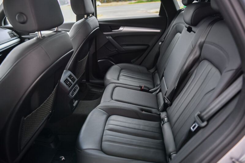 Samochód z wypożyczalni samochodów - Wypożycz Bus w Rzeszowie