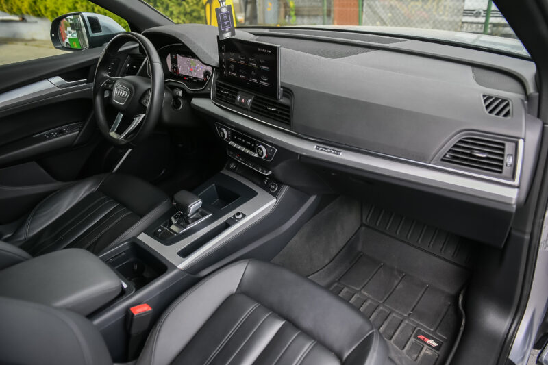 Samochód z wypożyczalni samochodów - Wypożycz Bus w Rzeszowie